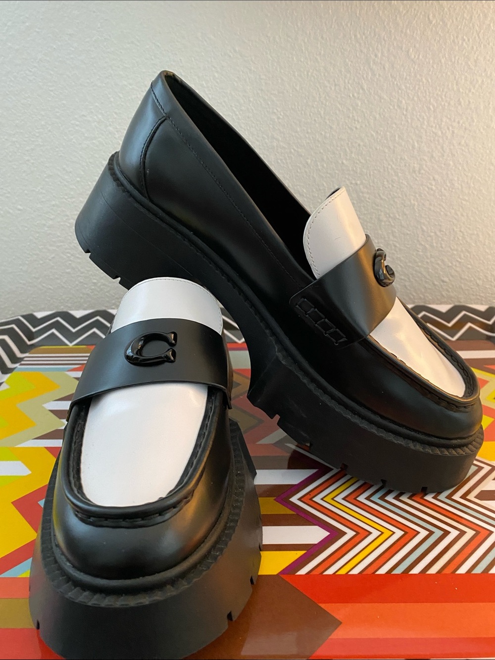 Coach Leah Leather Loafers Black & White Size 9 NWT - Picture 2 of 5